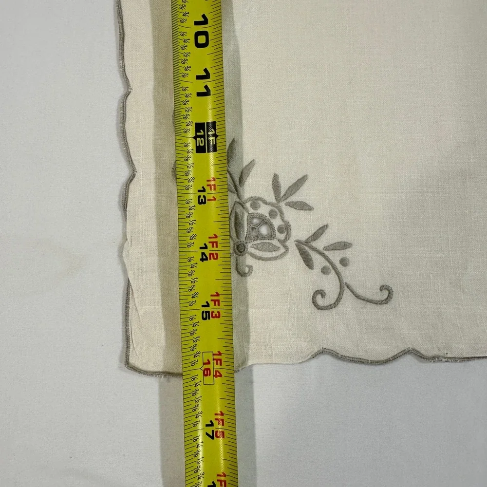 Vintage Linen Napkins Set of 2 Floral Embroidered Scalloped Edge Cream Beige 16